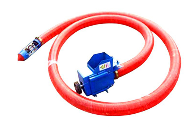 可直接卡在貨車箱的加高壁上，可彎曲可移動，并對谷物有粗略的清選和脫水作用